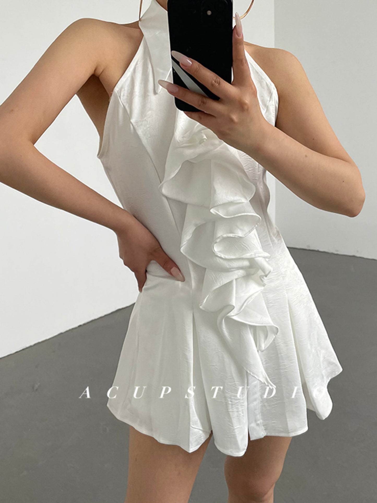 FRILLED SLEEVELESS BLOUSE