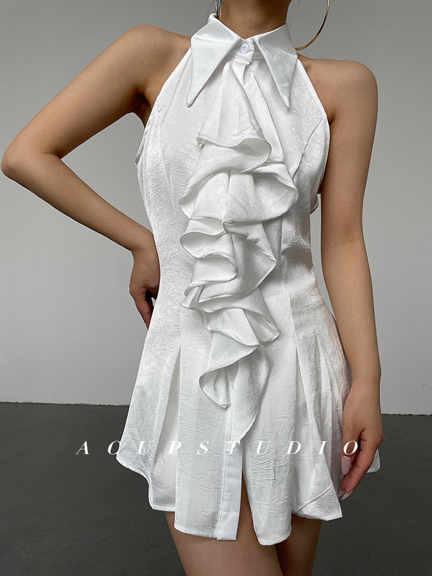 FRILLED SLEEVELESS BLOUSE