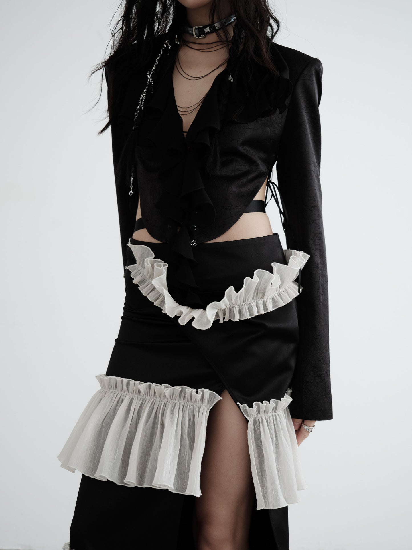 SLIT RANDOM FRILL SKIRT